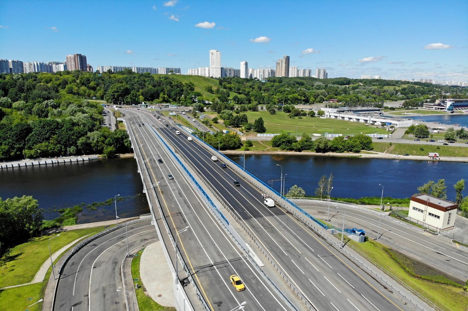 Пять мостов через Москву-реку строится в столице