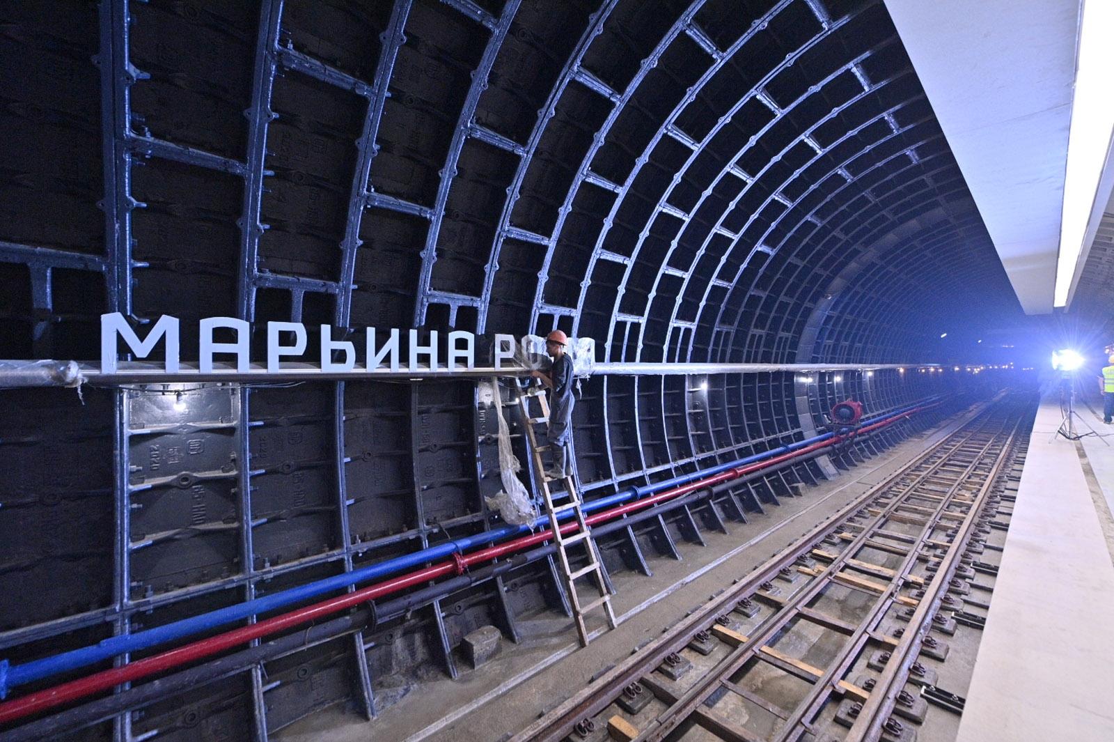 Проведены грузовые испытания самого длинного в московском метро эскалатора